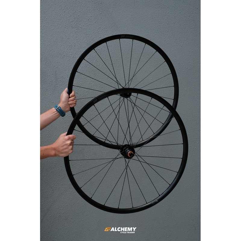 DT Swiss R470 Rim, Specialized centre lock XDR hubs wheelset